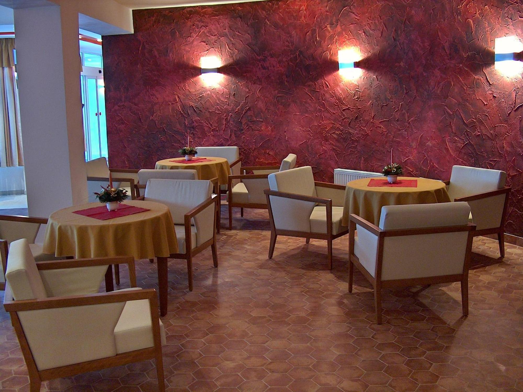 Hotel Vion Zlaté Moravce Extérieur photo