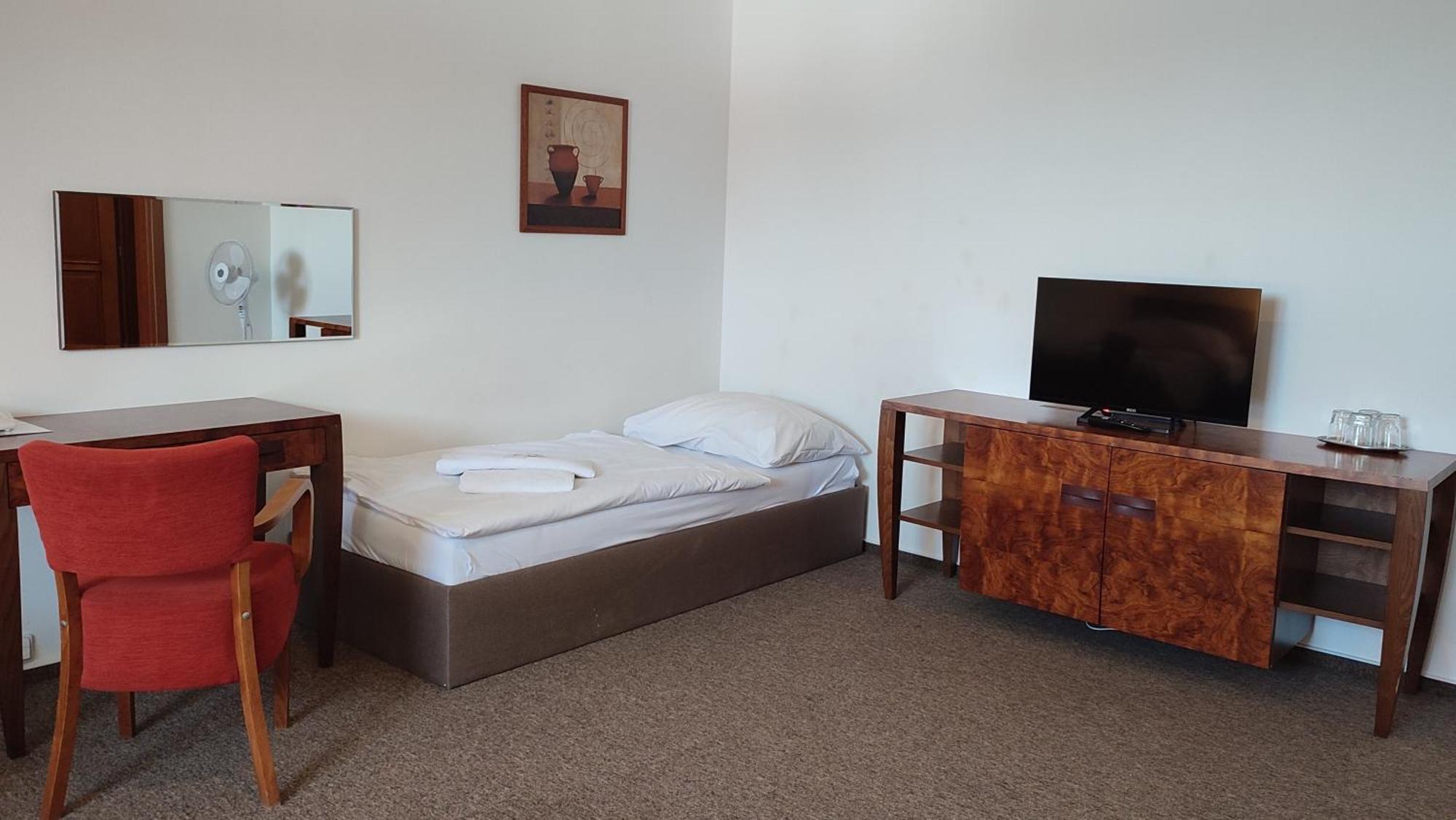 Hotel Vion Zlaté Moravce Extérieur photo