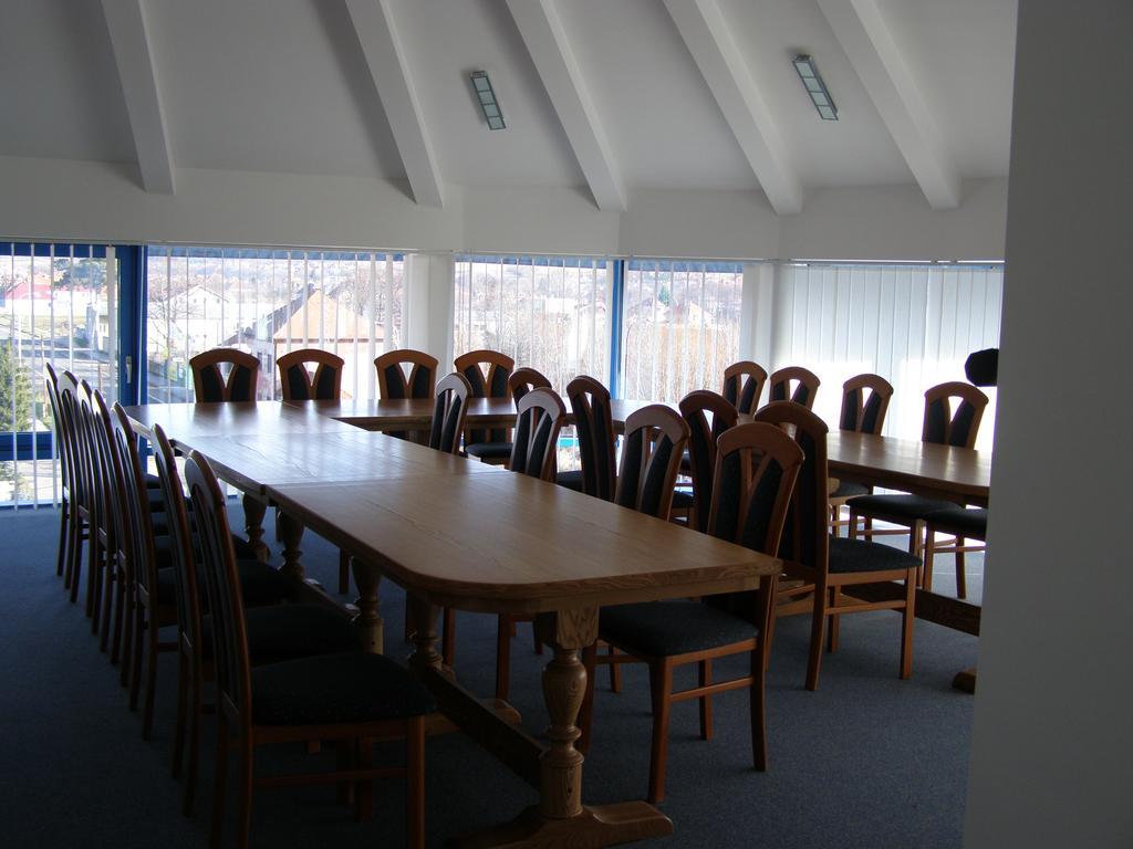 Hotel Vion Zlaté Moravce Extérieur photo