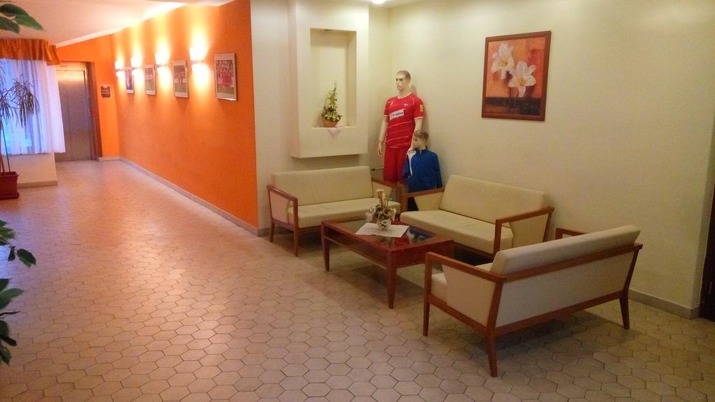 Hotel Vion Zlaté Moravce Extérieur photo