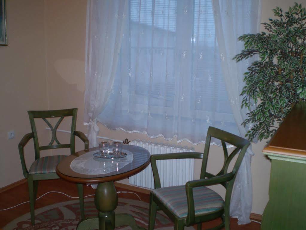 Hotel Vion Zlaté Moravce Extérieur photo