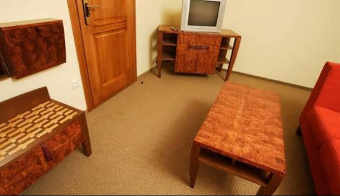 Hotel Vion Zlaté Moravce Extérieur photo