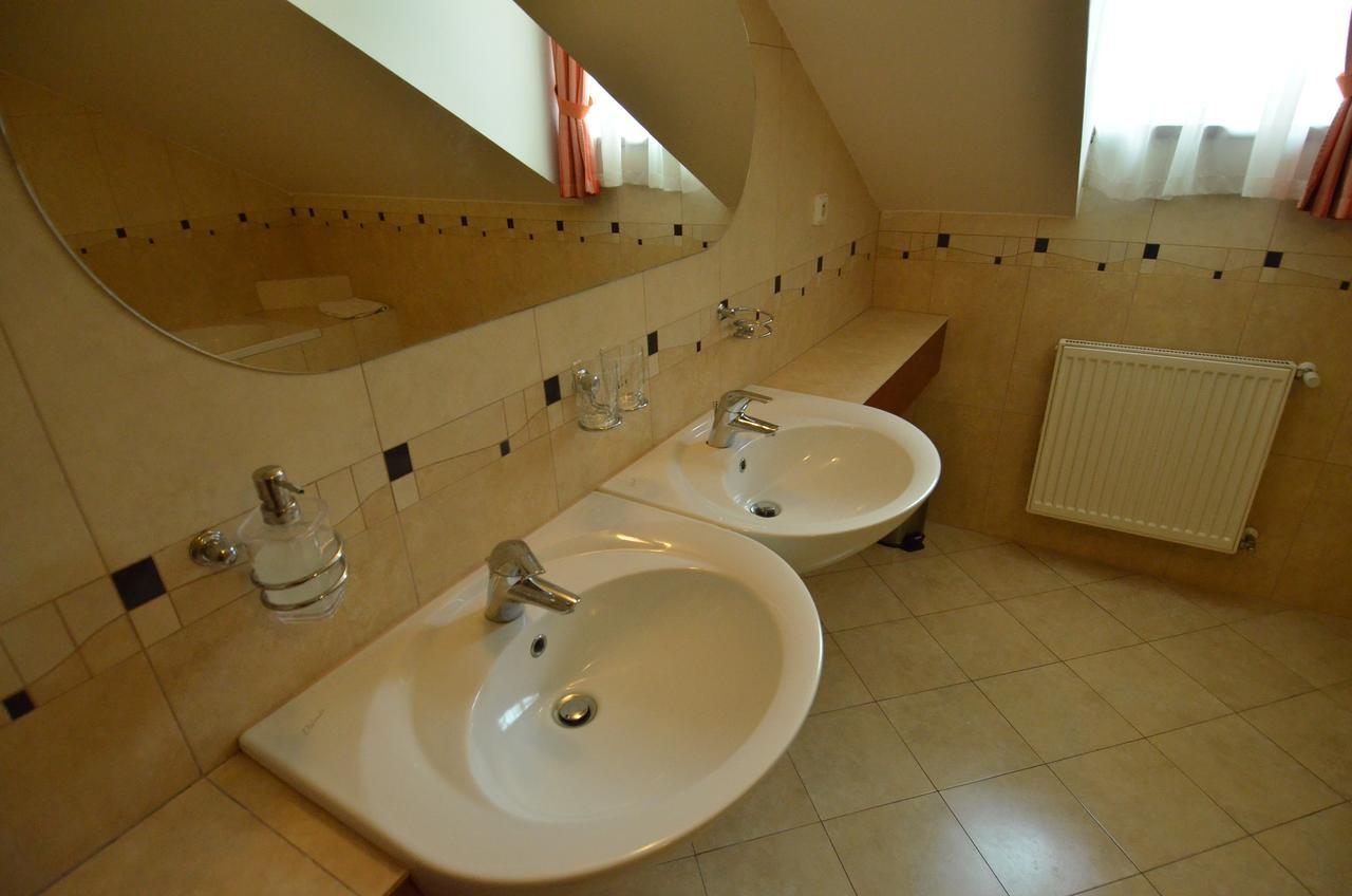 Hotel Vion Zlaté Moravce Extérieur photo